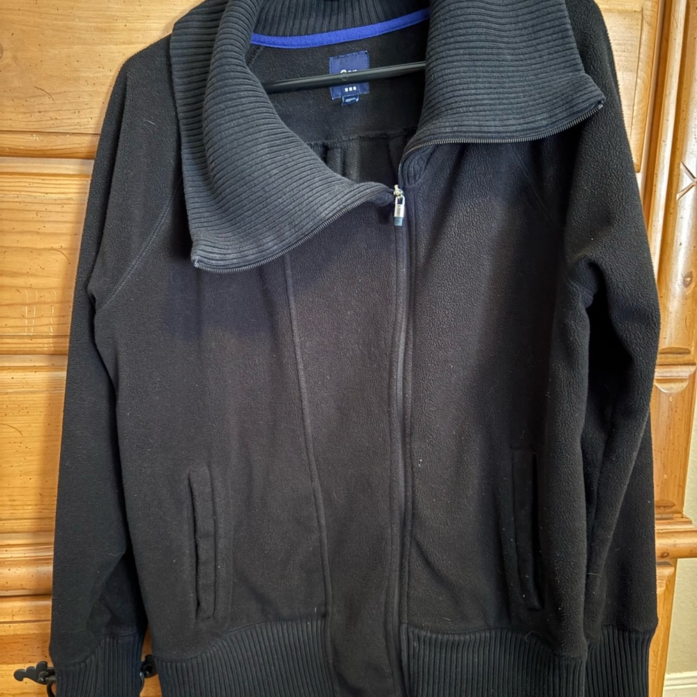 GAP Women’s Black Zip-Up Sweater
